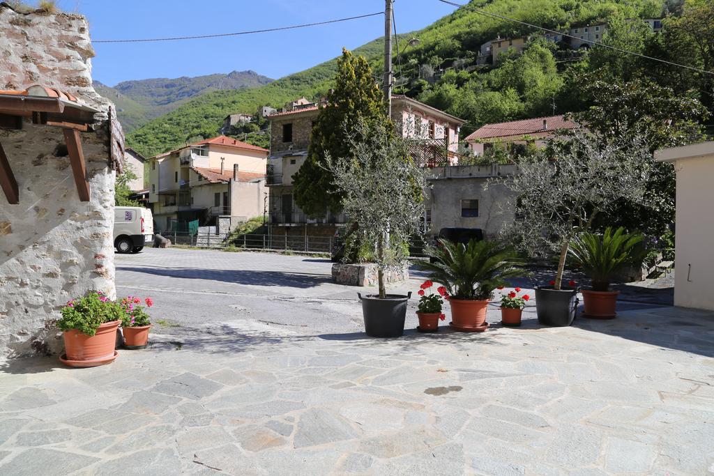 Agriturismo Dai Marchesin Nasino ภายนอก รูปภาพ